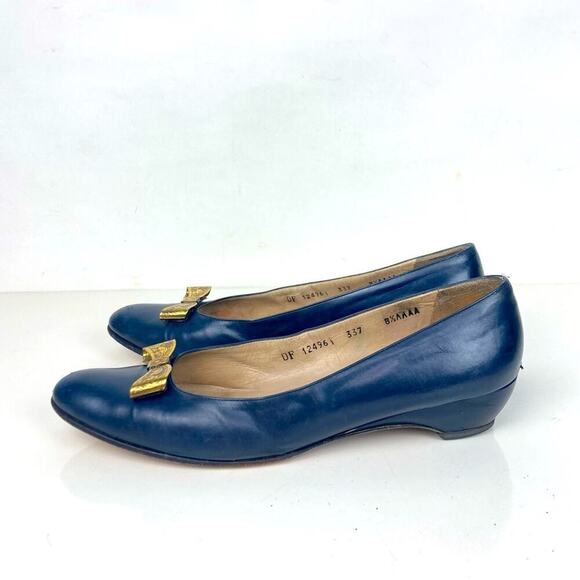 FERRAGAMO Vintage Navy Blue Leather Shoes Heels Brass Bows - Size 8.5 AAAA - Picture 10 of 10